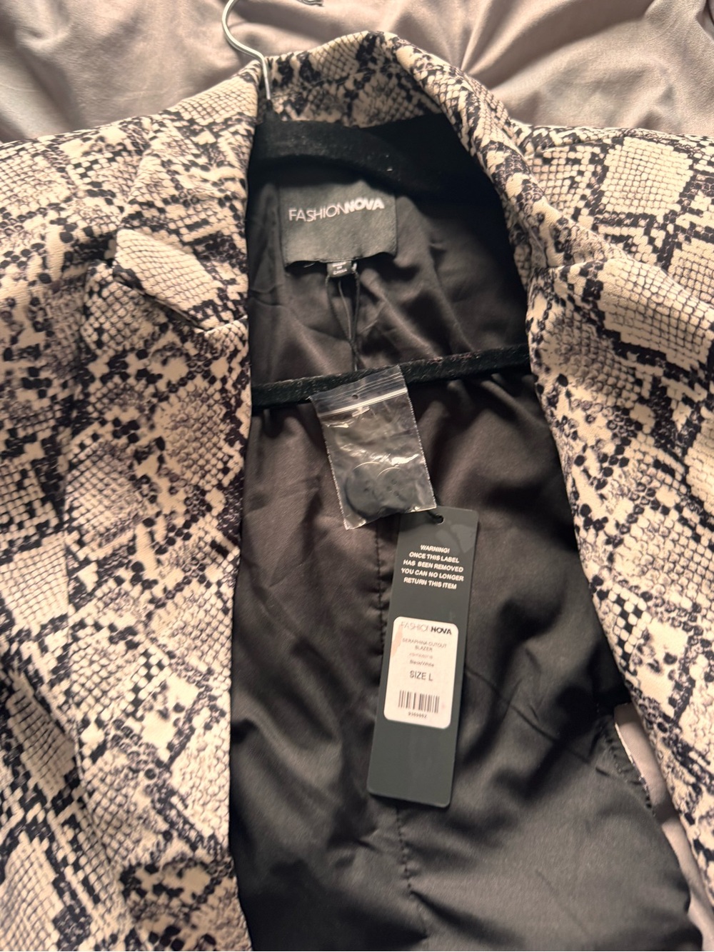 Fashion Nova Black & White Snake Print Blazer - Picture 4 of 6